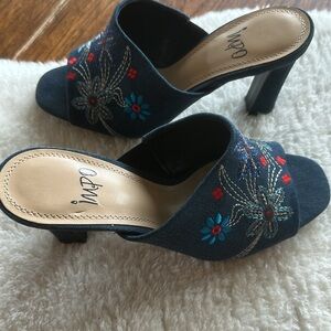 Impo denim
Sandals.